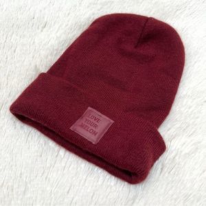 Love Your Melon beanie / winter hat im burgundy / maroon knit